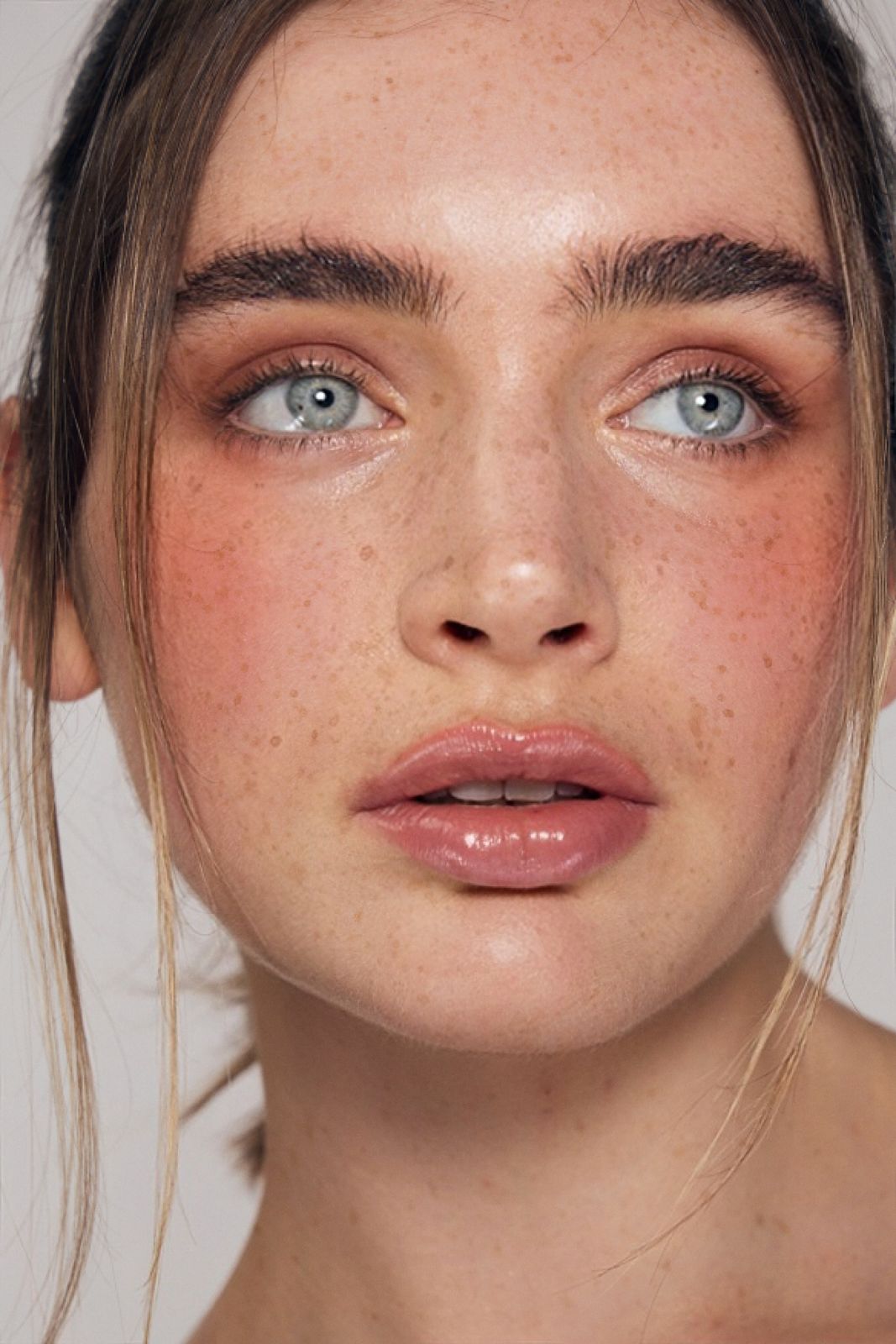 Blush et gloss, peau fraîche