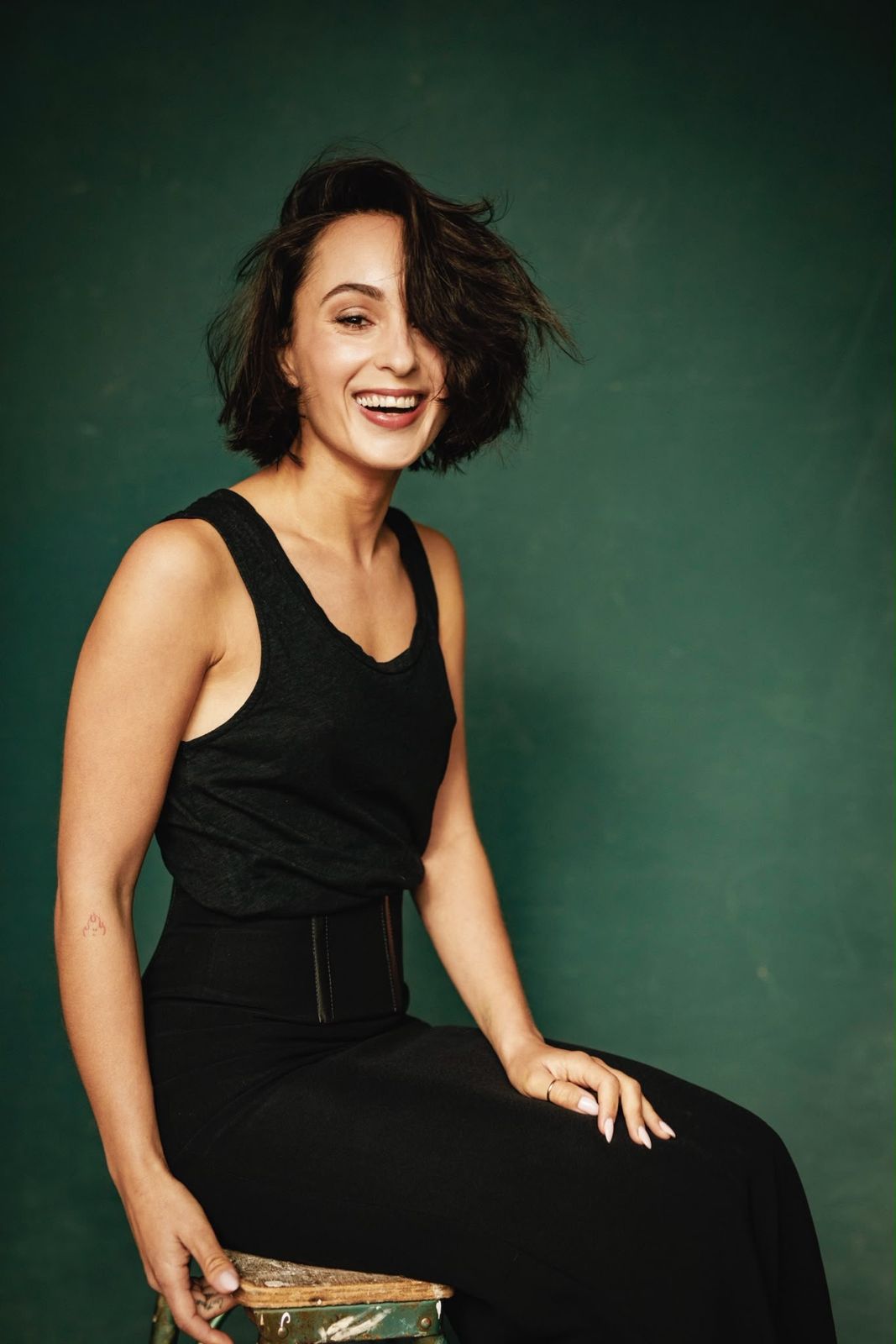 Portrait d'artiste, rire, fond vert