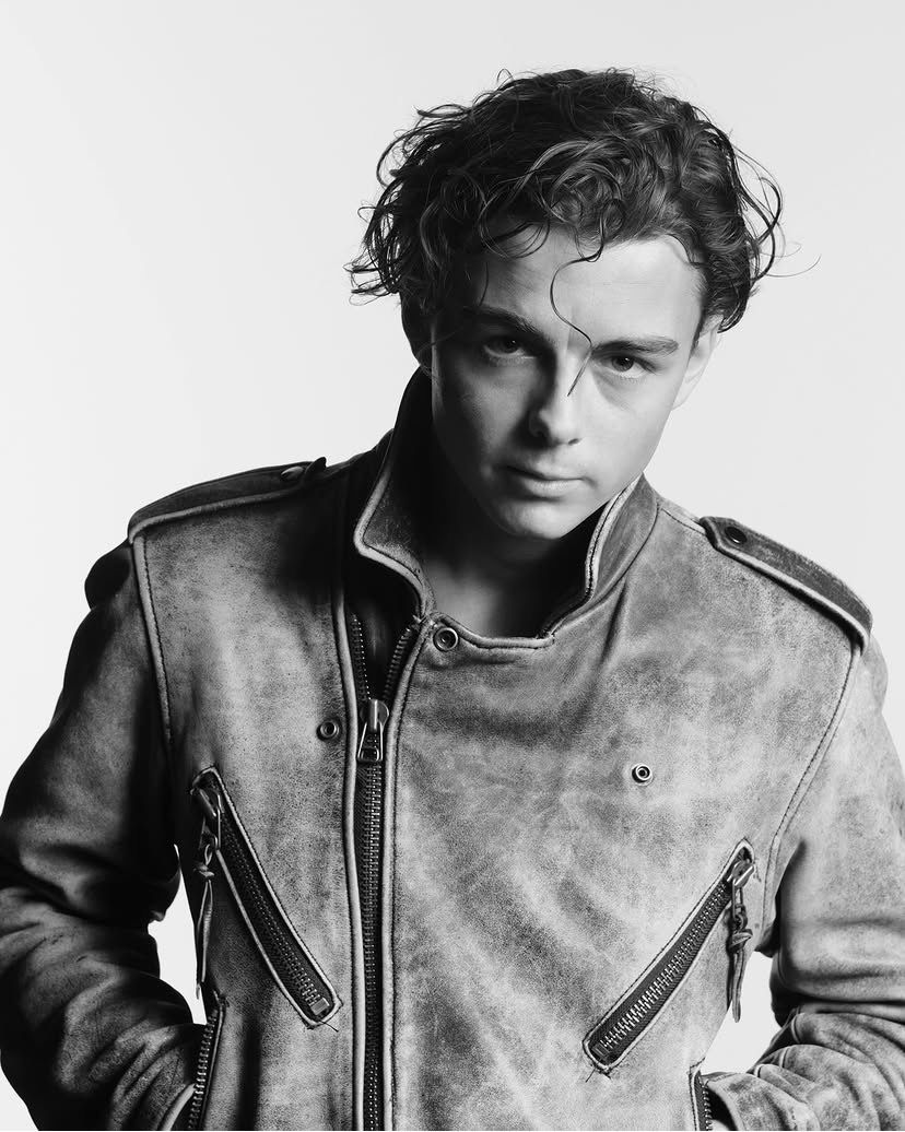 Grooming, veste en cuir, noir et blanc